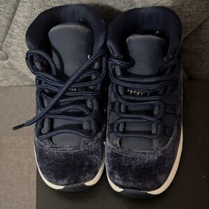 Jordan 11 Retro Midnight Navy Velvet sz 8